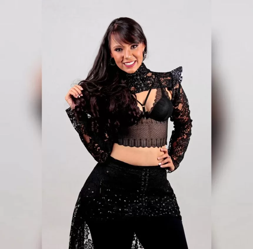 Kiara Santana lança novo álbum que marca a carreira solo da artista