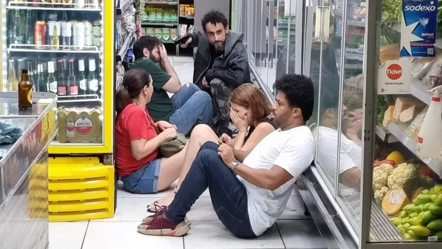 Filme acompanha os momentos desesperadores de um assalto em que pessoas com deficiências invisíveis são feitas reféns