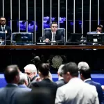 Projeto que reduz exigências para posse de armas tramita em urgência no Senado