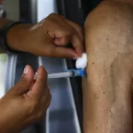 Fiocruz indica aumento de casos de covid-19 em idosos no país