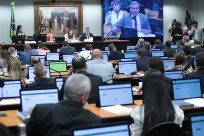 Projetos aprovados na CCJ da Câmara podem acirrar reações entre poderes