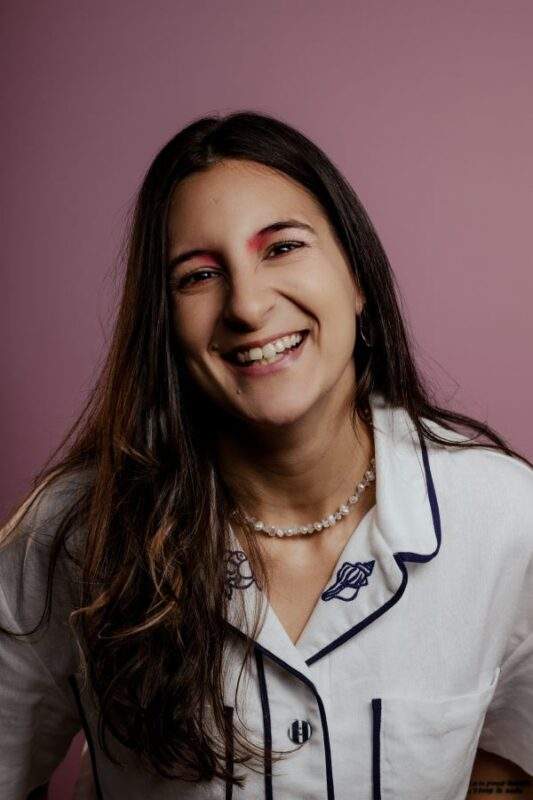 Mineira Carol Almeida trabalha os quatro elementos em EP poético e metafórico