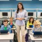 As inovações tecnológicas podem substituir a interação presencial em sala de aula?