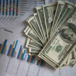 Dólar encerra último pregão em queda, aos R$ 5,72