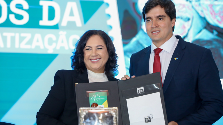 Ministério das Comunicações e Correios lançam selo em comemoração aos 40 anos da redemocratização do Brasil