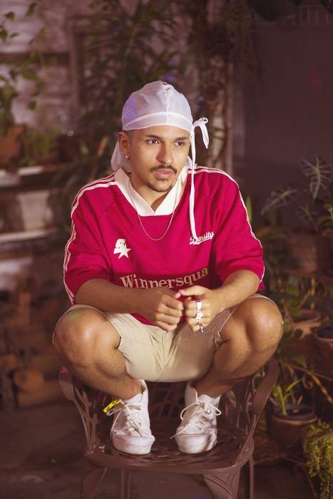 DeLuca mistura r&b e pagode novo single “MENTE QUE NEM SENTE”