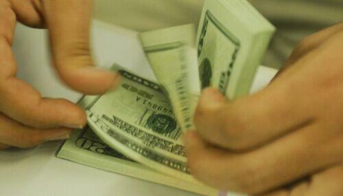 Dólar fecha com leve alta de 0,17%
