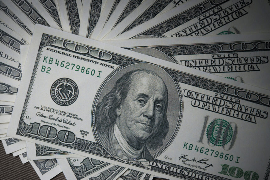 Dólar tem leve alta no encerramento da última sessão