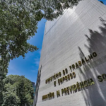 Empresários e deputados pressionam por revogação de portaria que restringe comércio em feriados