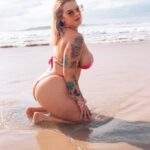 BOMBA NO GUARUJÁ! Influencer Sereya 18+ para tudo com ensaio sensual na praia e deixa turistas em choque