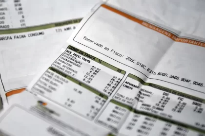 Conta de luz mais cara: ANEEL aciona bandeira vermelha 2 para o mês de agosto