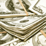 Dólar e euro encerram pregão em alta