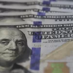 Dólar e euro encerram pregão em queda