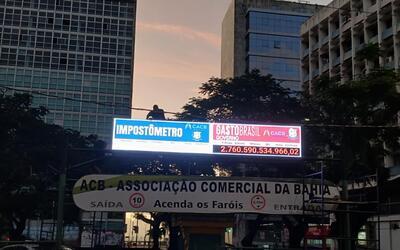 Salvador recebe painel do Gasto Brasil em frente à associação comercial mais antiga do país