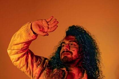 Cantora e produtora, Alexys Agosto fala sobre seu mergulho na criação musical: “A música me dá muita vitalidade”