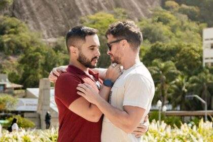 Série “Estranho Jeito de Amar” recebe 8 indicações ao Festival MT Queer Premia 2025