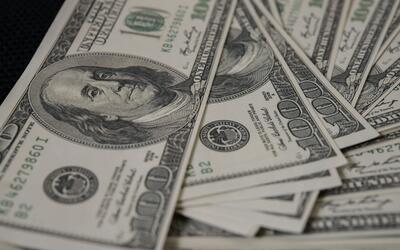 Dólar encerra pregão em queda pela quarta vez seguida