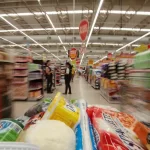 Inflação tem prévia negativa em agosto e recua para 4,95% em 12 meses