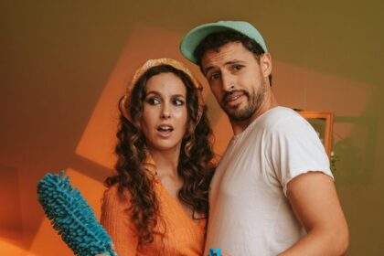 “Loiça por Lavar”: a nova canção do duo português adois que todos os casais vão querer ouvir