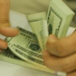 Dólar encerra última sessão em queda, cotado a R$ 5,41