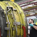 Indústria brasileira enfrenta em agosto o desempenho mais frágil em 10 anos, aponta CNI