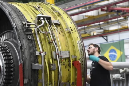 Indústria brasileira enfrenta em agosto o desempenho mais frágil em 10 anos, aponta CNI