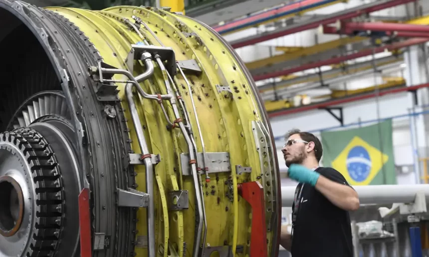 Indústria brasileira enfrenta em agosto o desempenho mais frágil em 10 anos, aponta CNI