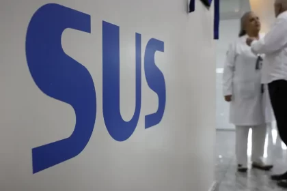 Municípios gastaram R$ 57,4 bilhões acima do piso constitucional em saúde em 2024, aponta CNM