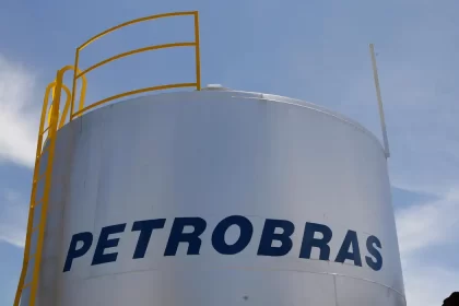 SAF: Petrobras produz querosene renovável em escala industrial