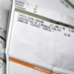 Conta de luz segue com bandeira vermelha em outubro, mas cai para patamar 1