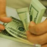 Dólar: moeda encerra o último pregão em alta, atingindo maior valor em quase um mês