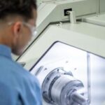 Faturamento da indústria recua 5,3% em agosto e tem quarto resultado negativo no ano, aponta CNI