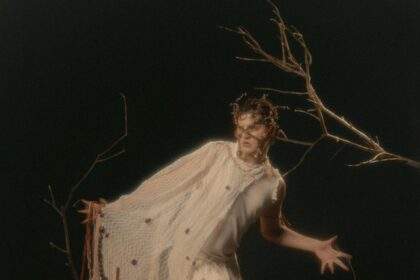 Gabriel Coppola marca presença no Halloween da Sephora com fantasia inspirada em ancestralidade e força espiritual