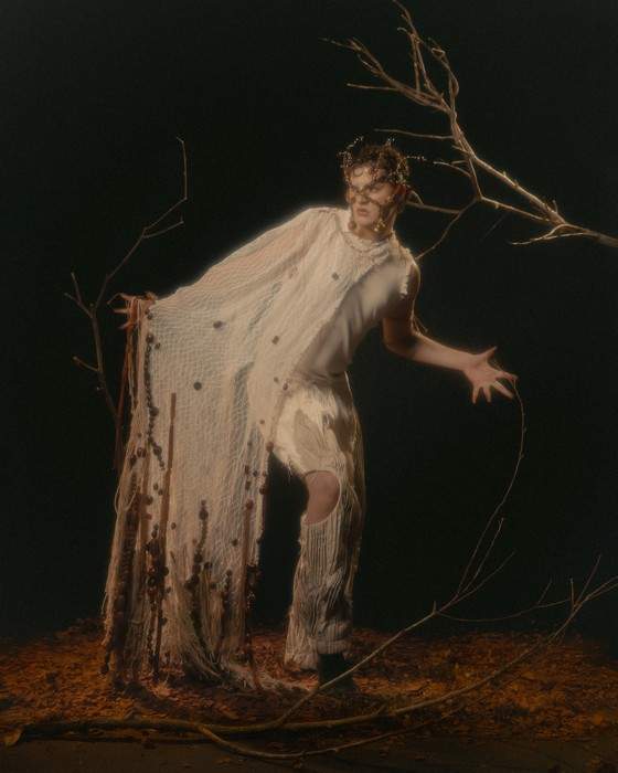 Gabriel Coppola marca presença no Halloween da Sephora com fantasia inspirada em ancestralidade e força espiritual