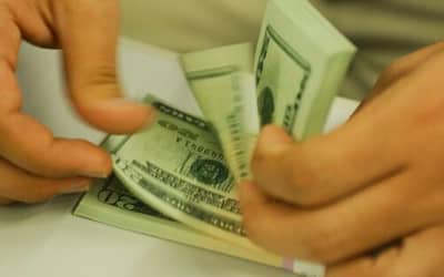 Dólar: moeda fecha o último pregão em baixa