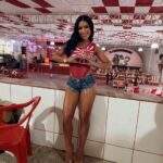 Claudia Ribeiro, a Sósia da Anitta, será destaque na escola de samba Porto da Pedra no carnaval 2026