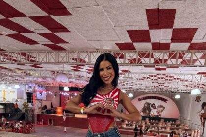 Claudia Ribeiro, a Sósia da Anitta, será destaque na escola de samba Porto da Pedra no carnaval 2026