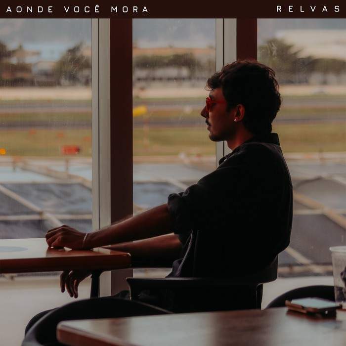 Relvas fala sobre a vontade de fazer o amor acontecer e conexões intensas no novo single “Aonde você Mora”