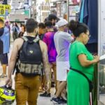 Confiança do Consumidor volta a cair após quatro meses de alta, mostra FGV IBRE