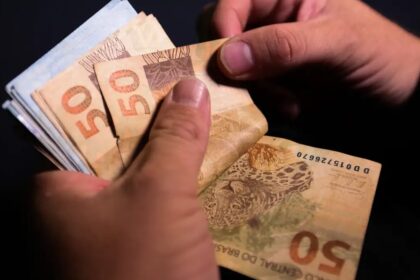 Reajuste do mínimo em 2026 custará R$ 4,28 bilhões aos municípios