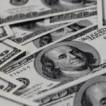 Dólar encerra sessão em R$ 5,16 e mercado aguarda discurso do Fed (quinta-feira, 27)
