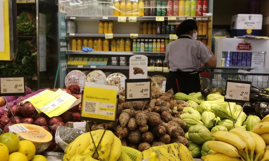 Intenção de Consumo das Famílias cai 0,6% em agosto