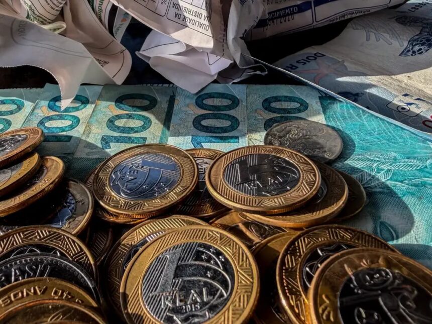 Arrecadação federal soma R$ 235,5 bilhões em agosto, impulsionada pelo setor de petróleo e gás
