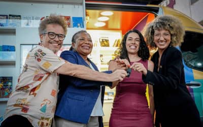 Ministra da Cultura entrega unidade do MovCEU em Fortaleza