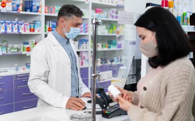 Piso salarial de R.500 para farmacêuticos gera alerta de R9 milhões em impacto municipal